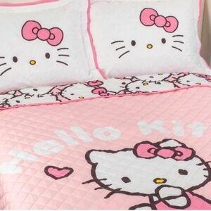 Hello Kitty Pink and White reversible comforter